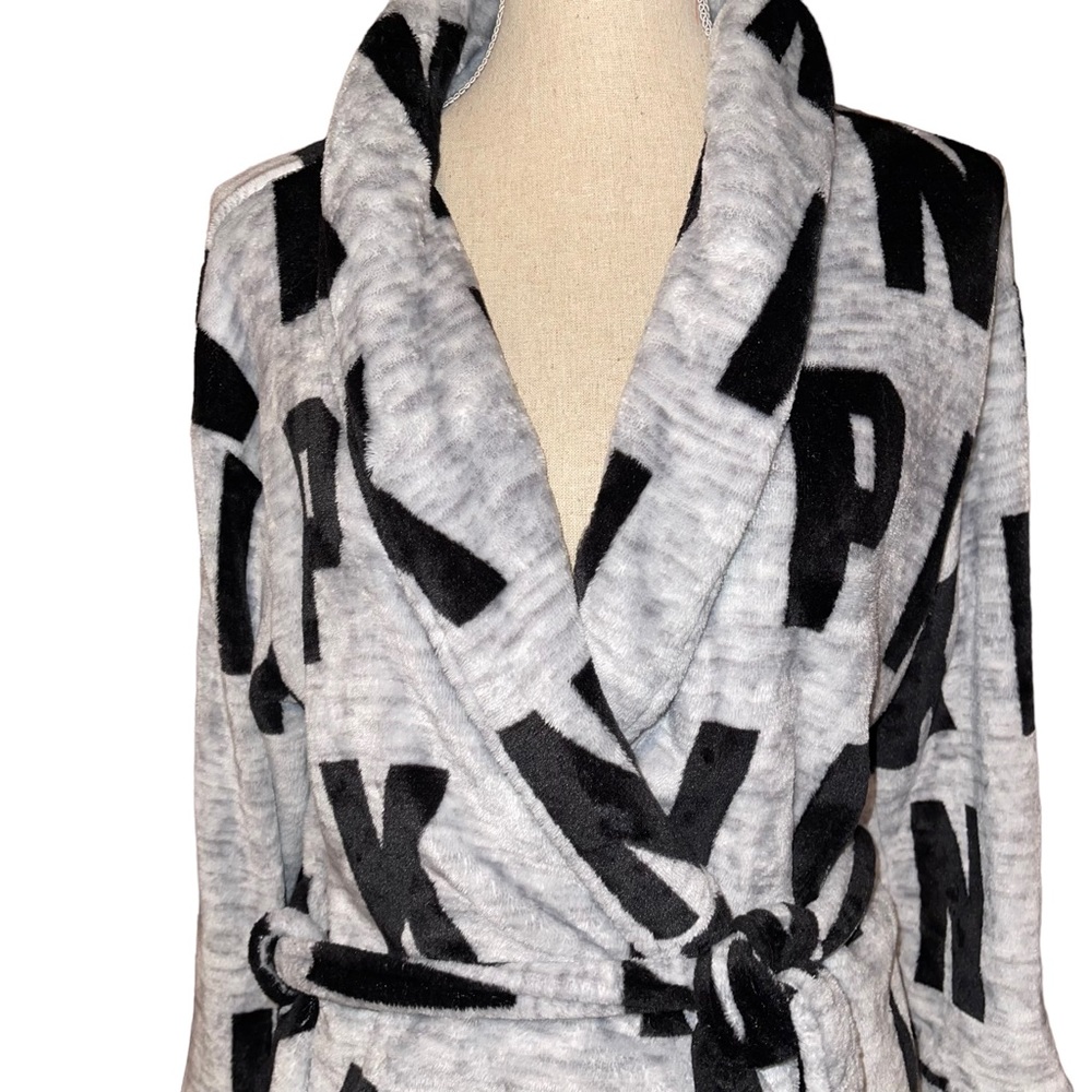 PINK Women’s Robe Black Grey Size Medium/Large Short Robe Warm Soft Belted. - Picture 2 of 7